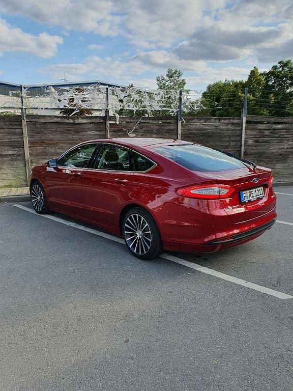 Gebraucht Ford Mondeo Trend 165 PS (121 kW) 2016 Rot Limousine