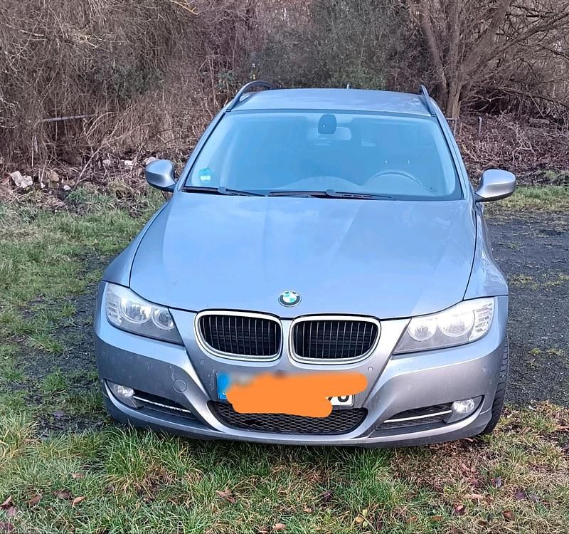 Silber Gebraucht 2009 BMW 318 Kombi | 2.700 € (Fairer Preis) - Bild 1/4