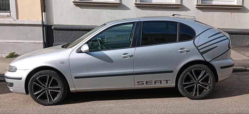 Second-hand Seat Leon 109 CP (80 kW) 2003 Argintiu Hatchback