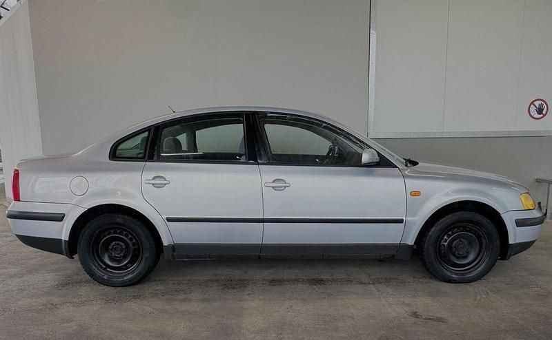 Gebraucht VW Passat 125 PS (91 kW) 1997 Silber Limousine
