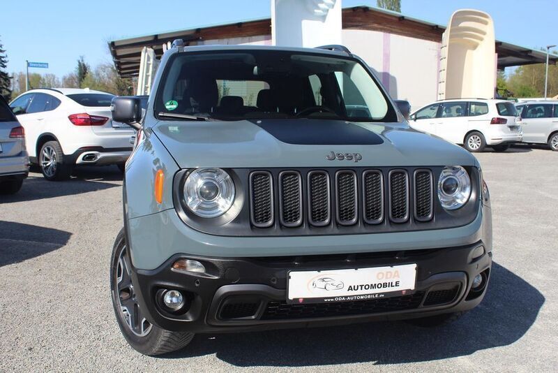 Grau Gebraucht 2015 Jeep Renegade Trailhawk SUV | 10.990 € (Fairer Preis) - Bild 1/4
