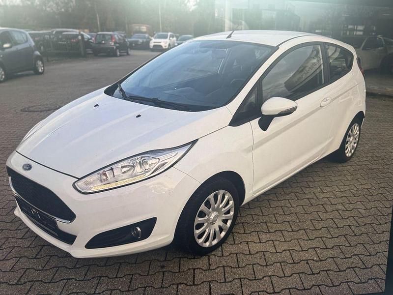 Gebraucht Ford Fiesta Trend 60 PS (44 kW) 2017 Weiß Kleinwagen