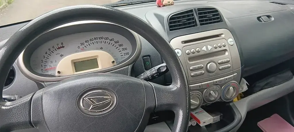 Gebraucht Daihatsu Sirion 69 PS (50 kW) 2009 Weiß Kleinwagen