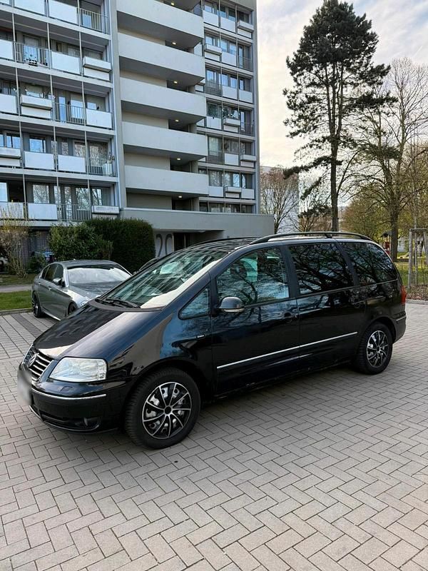 Second-hand VW Sharan 140 CP (102 kW) 2005 Negru Monovolum
