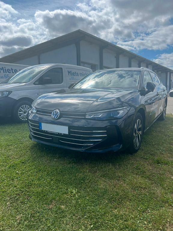 Gebraucht VW Passat Business 150 PS (110 kW) 2024 Schwarz Kombi