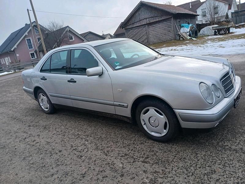Gebraucht Mercedes E230 1991 Silber Limousine