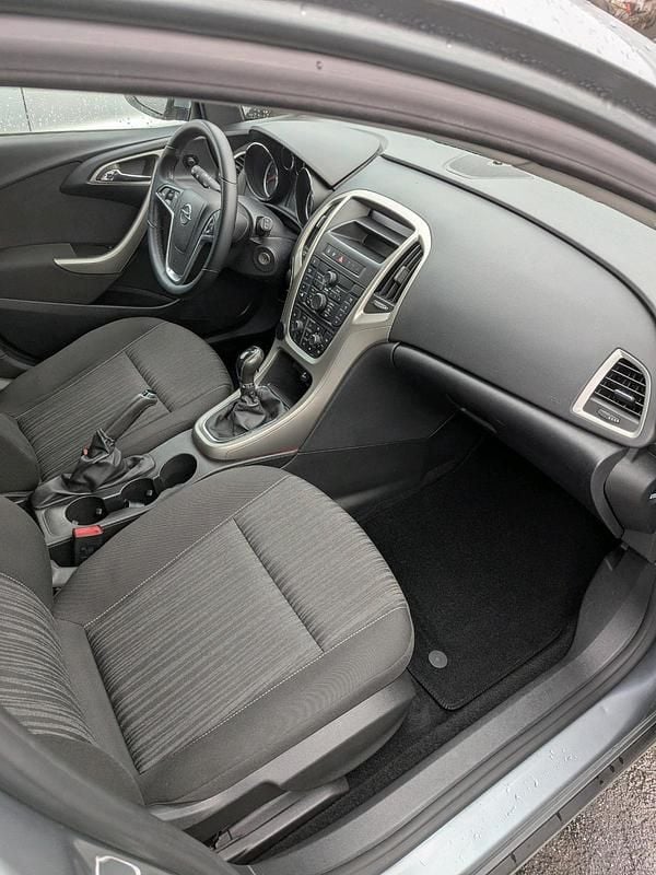 Gebraucht Opel Astra 101 PS (74 kW) 2011 Kombi