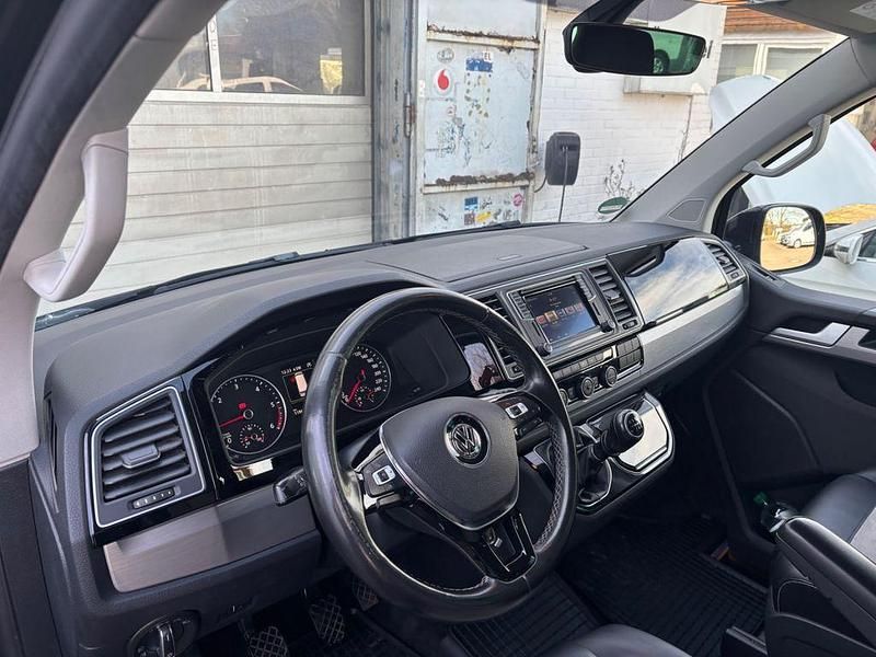 Second-hand VW Multivan 150 CP (110 kW) 2015 Negru Monovolum