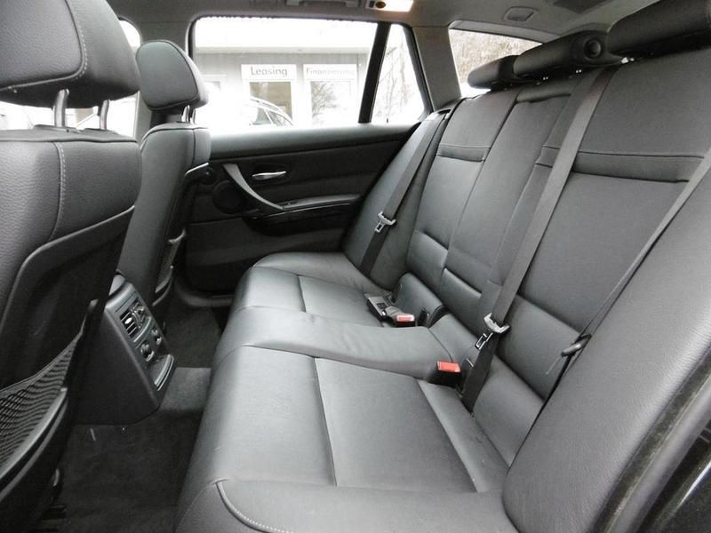 Gebraucht BMW 325 Sport Line 218 PS (160 kW) 2009 Schwarz Kombi