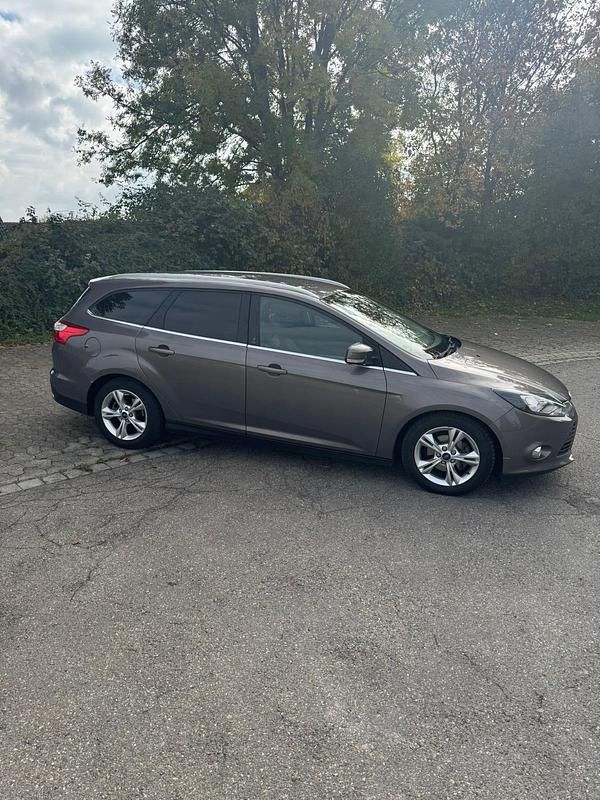 Gebraucht Ford Focus 125 PS (91 kW) 2012 Grau Kombi