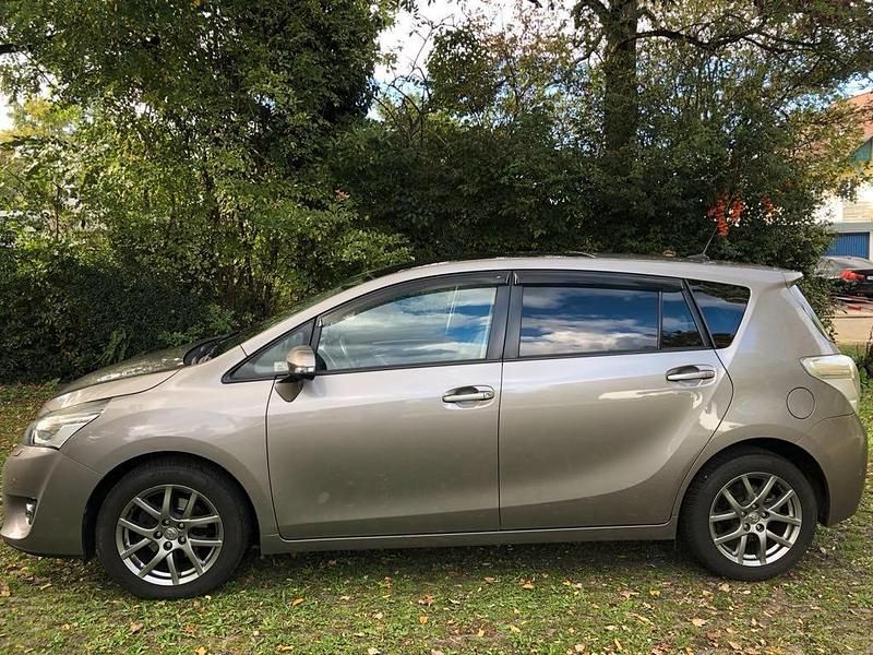 Beige Gebraucht 2015 Toyota Verso Van / Kleinbus | 12.000 € (Fairer Preis) - Bild 1/4