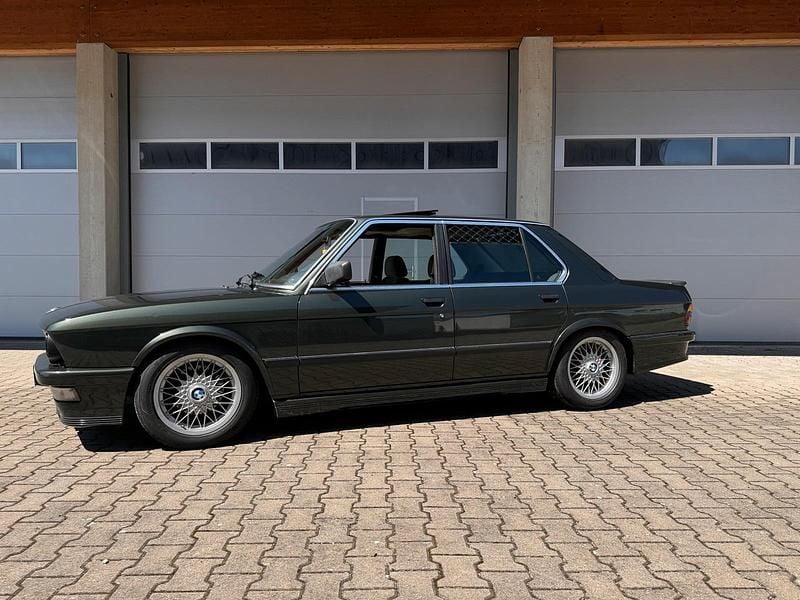 Grün Gebraucht 1986 BMW M535 Limousine | 29.000 € - Bild 1/4