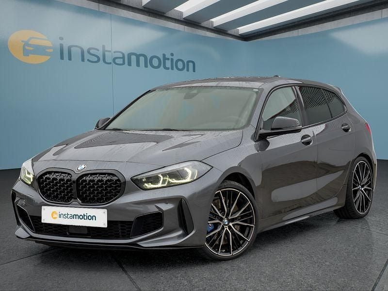 Grau Gebraucht 2021 BMW M135 Kleinwagen | 32.549 € (Fairer Preis) - Bild 1/4