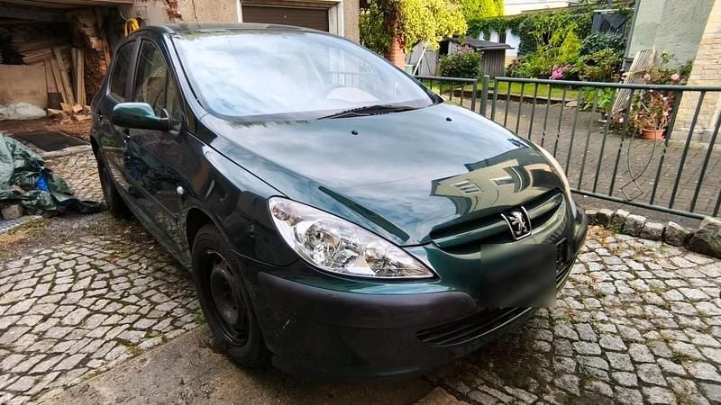 Grün Gebraucht 2001 Peugeot 307 Kleinwagen | 700 € (Superpreis) - Bild 1/4