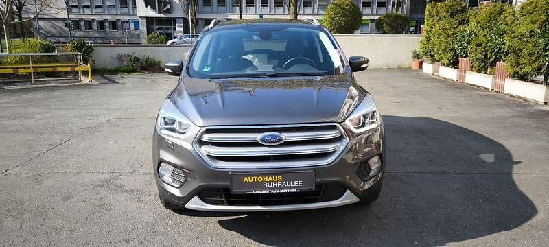 Gebraucht Ford Kuga Titanium 150 PS (110 kW) 2019 Grau SUV