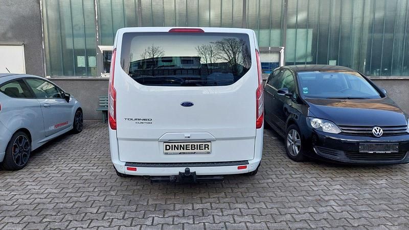 Gebraucht Ford Tourneo 131 PS (96 kW) 2020 Weiß Van / Kleinbus
