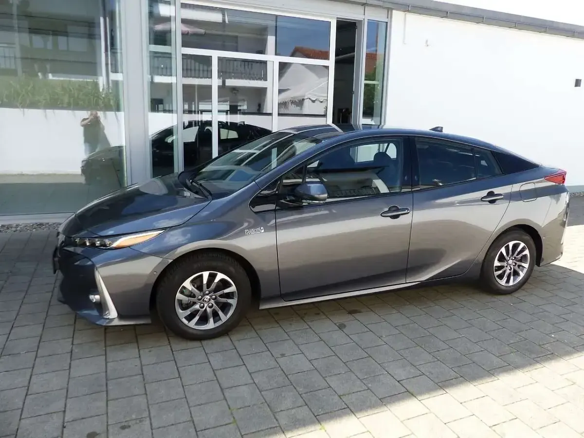 Gebraucht Toyota Prius Executive 122 PS (89 kW) 2022 Marlingrau 1g3 Kleinwagen
