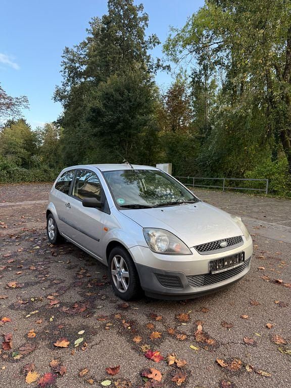 Silber Gebraucht 2006 Ford Fiesta Ambiente Kleinwagen | 1.850 € (Fairer Preis) - Bild 1/4