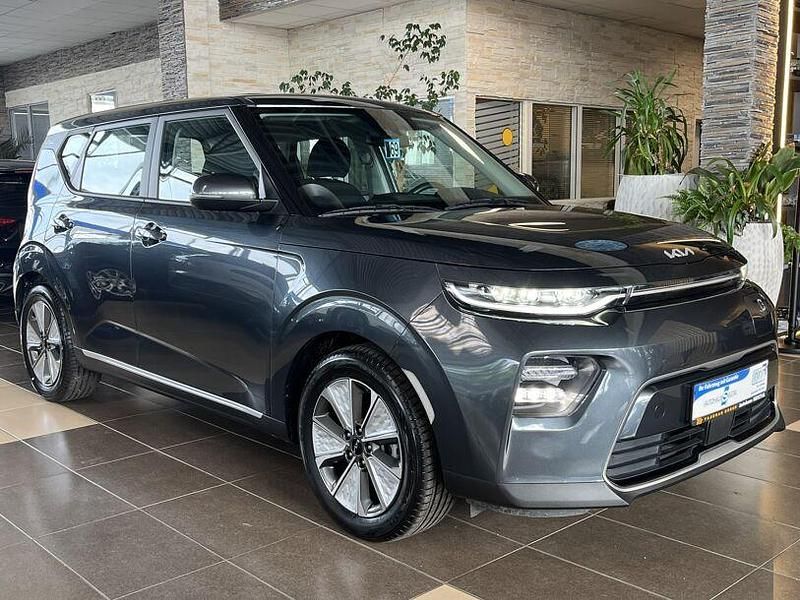 Grau gravity grey Gebraucht 2021 Kia Soul EV Edition 7 SUV | 14.200 € (Fairer Preis) - Bild 1/4