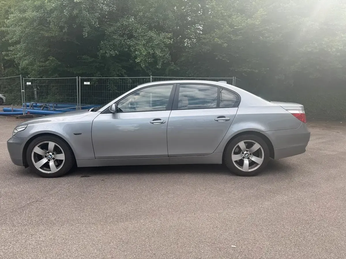 Gebraucht BMW 530 258 PS (189 kW) 2005 Grau Limousine
