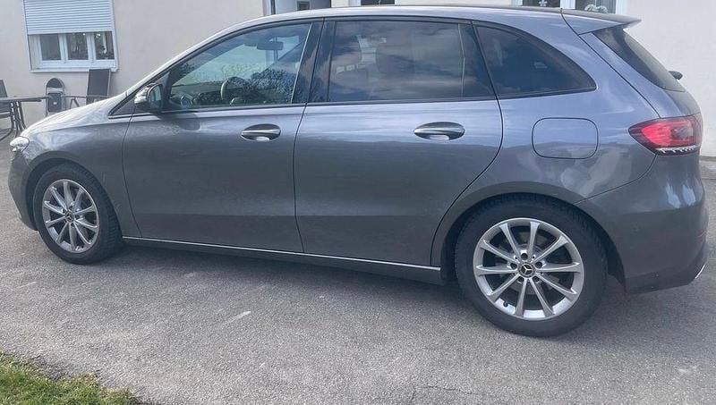 Gebraucht Mercedes B220 190 PS (139 kW) 2019 Grau Van / Kleinbus