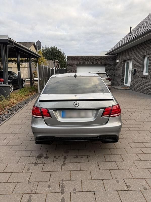 Gebraucht Mercedes E500 Avantgarde 408 PS (300 kW) 2013 Grau Limousine