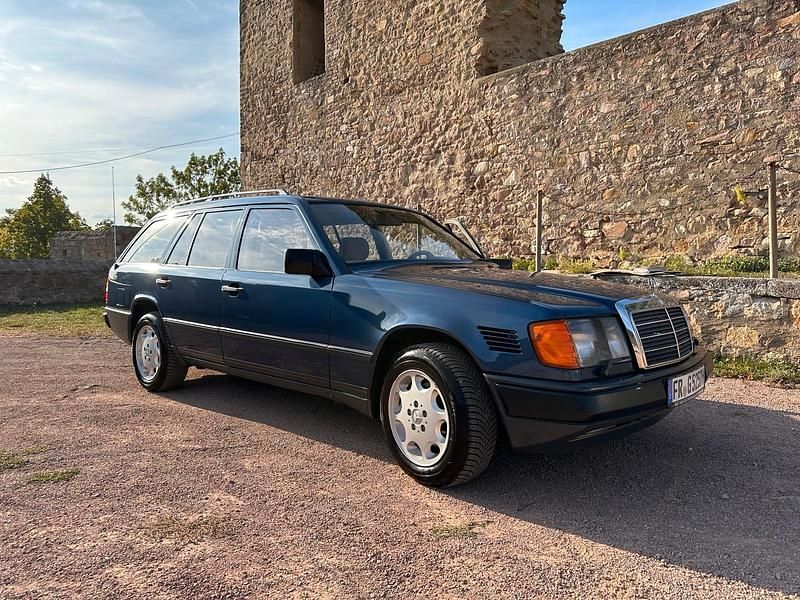 Blau Gebraucht 1987 Mercedes 300 Kombi | 19.800 € - Bild 1/4