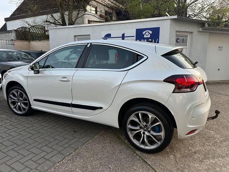 Gebraucht Citroën DS4 Sport Chic 163 PS (119 kW) 2013 Weiß Kleinwagen