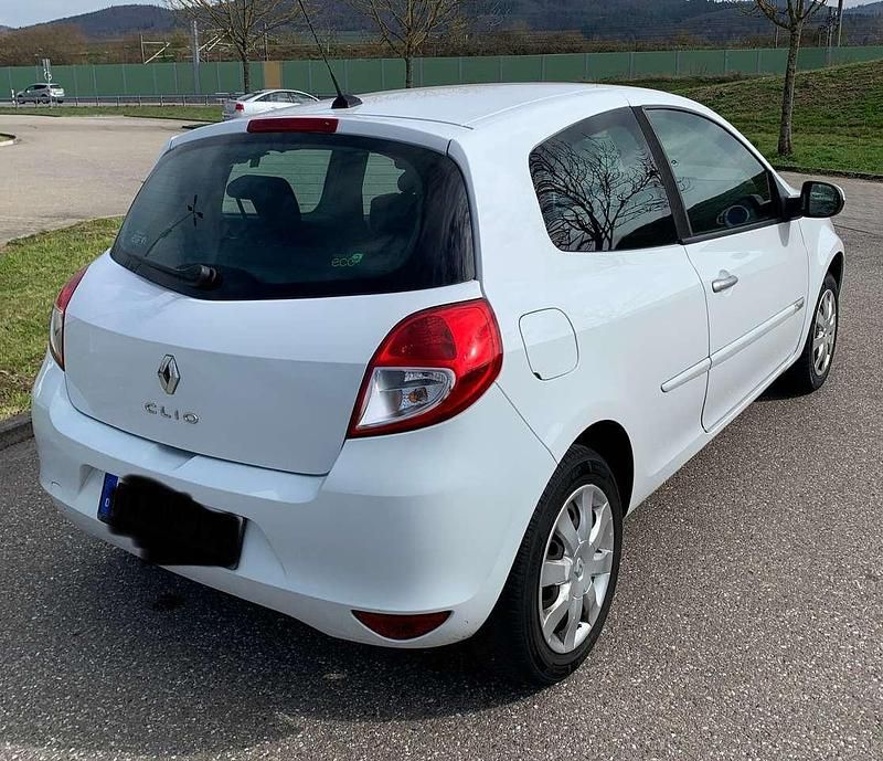 Gebraucht Renault Clio II Night&Day 75 PS (55 kW) 2010 Limousine