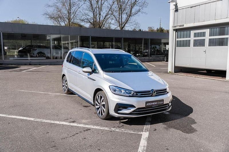 Gebraucht VW Touran Highline 150 PS (110 kW) 2024 Silber Van / Kleinbus