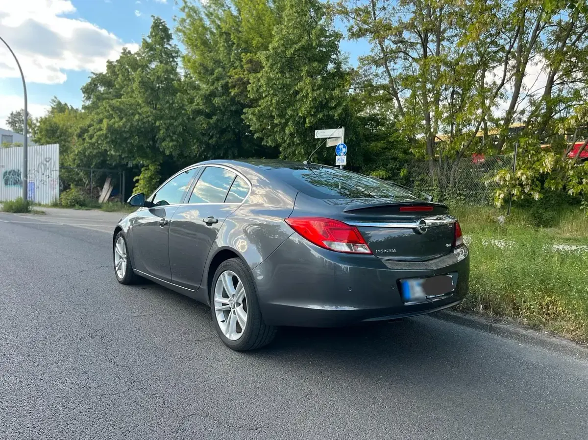 Gebraucht Opel Insignia 160 PS (117 kW) 2012 Grau Limousine