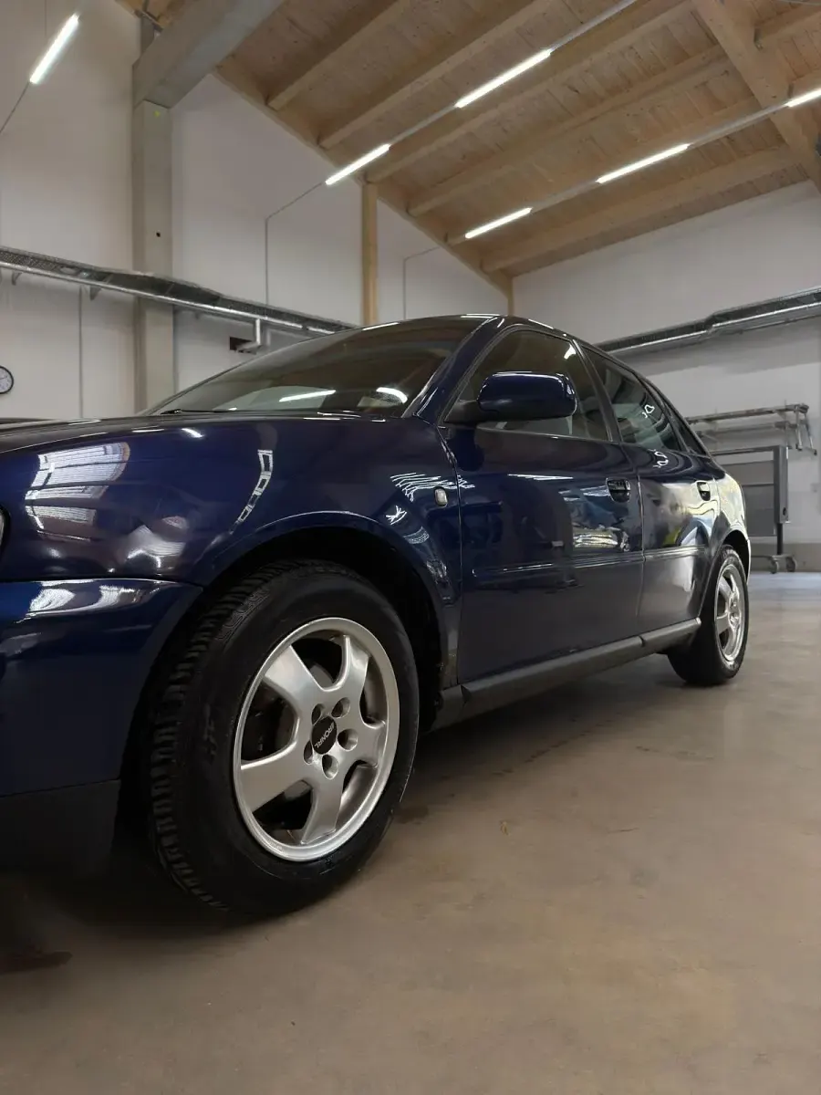 Second-hand Audi A3 101 CP (74 kW) 2000 Albastru Hatchback