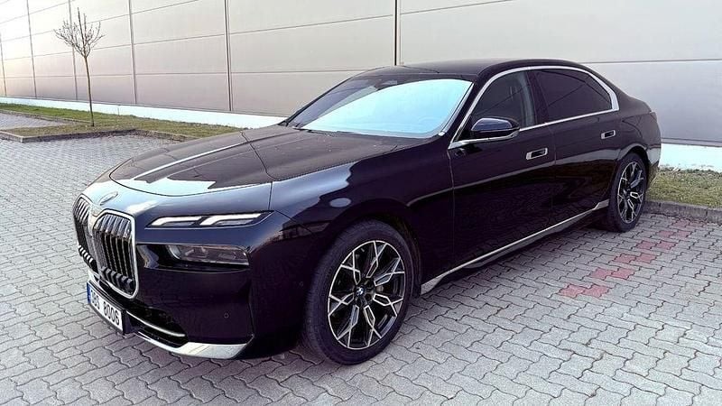 Gebraucht BMW 740 286 PS (210 kW) 2024 Schwarz Limousine