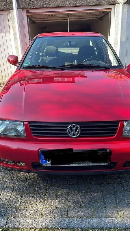 Rot Gebraucht 1998 VW Polo Limousine | 1.500 € (Fairer Preis) - Bild 1/4