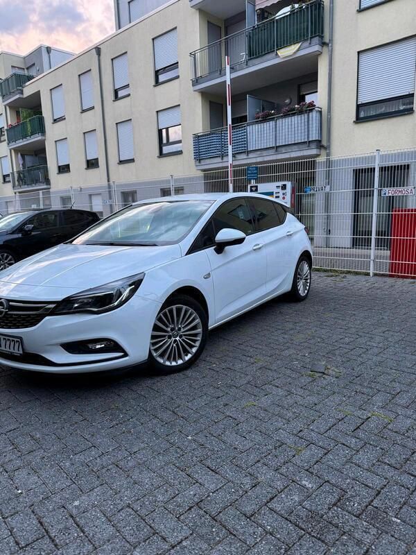 Weiß Gebraucht 2017 Opel Astra Kleinwagen | 9.500 € (Fairer Preis) - Bild 1/4