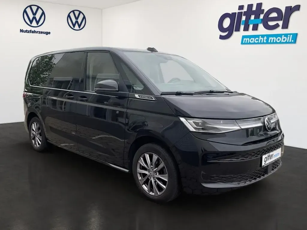 Usado VW Multivan Life 218 HP (160 kW) 2023 Preto Monovolume