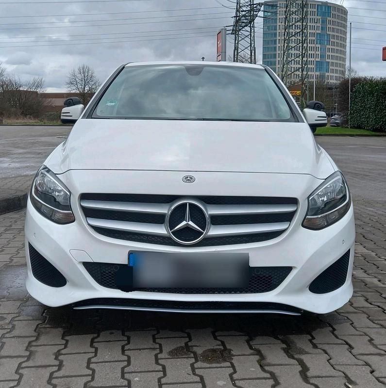 Gebraucht Mercedes B220 170 PS (125 kW) 2019 Weiß Van / Kleinbus