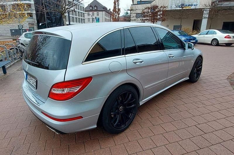 Gebraucht Mercedes R320 230 PS (169 kW) 2011 Silber Van / Kleinbus