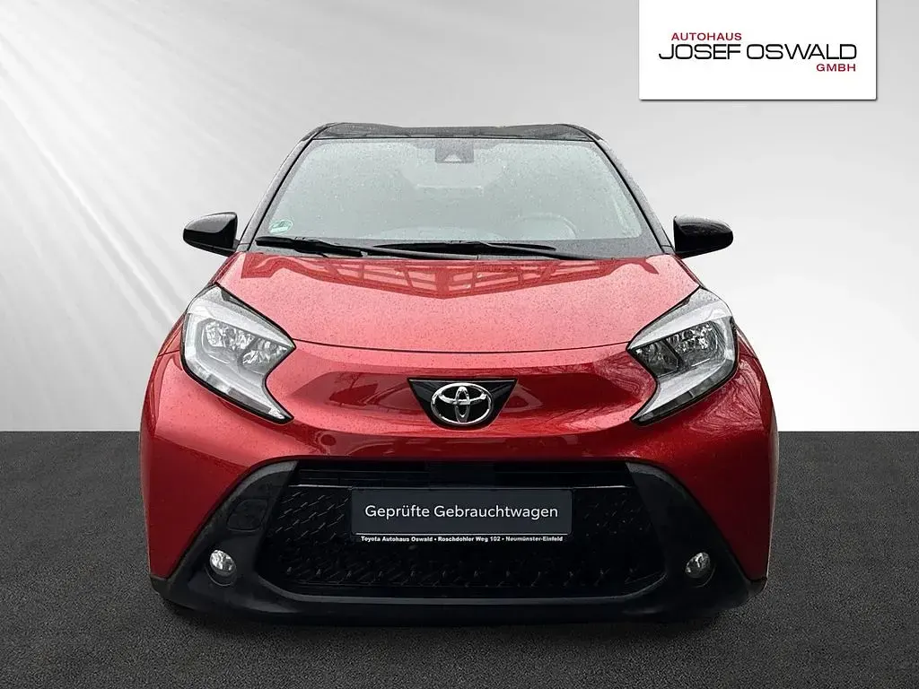 Gebraucht Toyota Aygo X Basis 72 PS (52 kW) 2024 Chili red perleffekt/ night sky black SUV