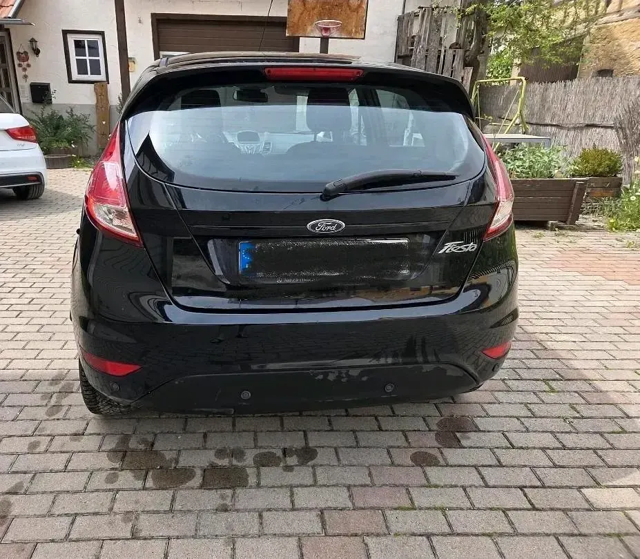 Second-hand Ford Fiesta 65 CP (47 kW) 2016 Negru Hatchback