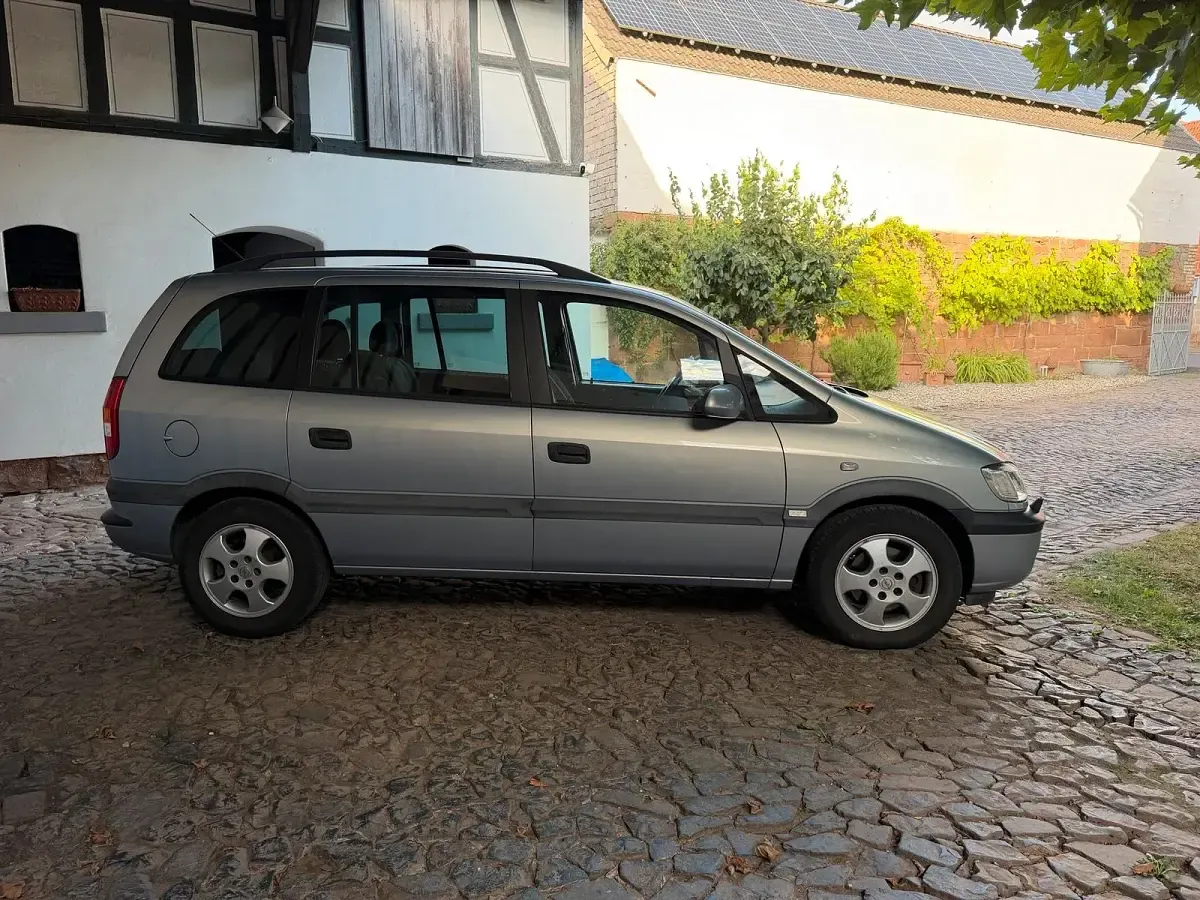 Gebraucht Opel Zafira 125 PS (91 kW) 2000 Silber Van / Kleinbus