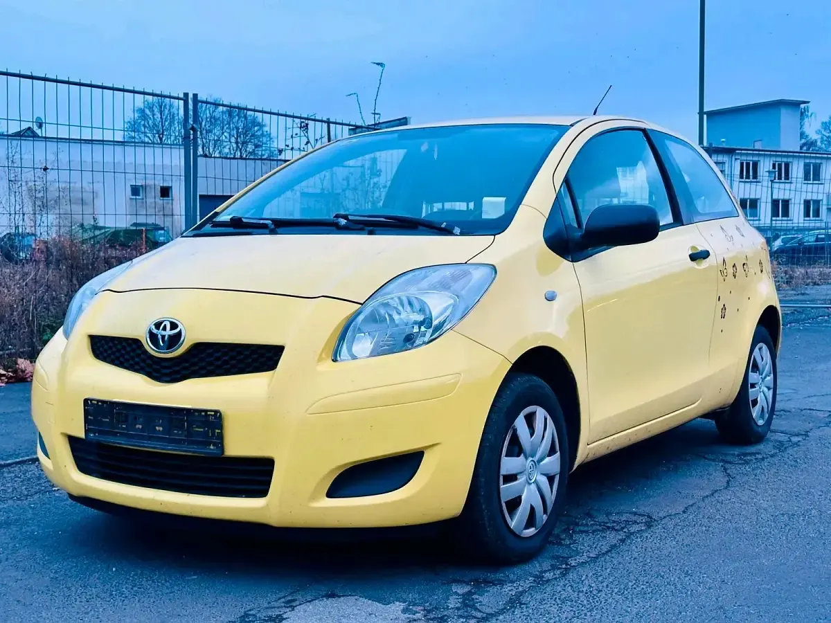 Gebraucht Toyota Yaris Basis 69 PS (50 kW) 2009 Gelb Kleinwagen
