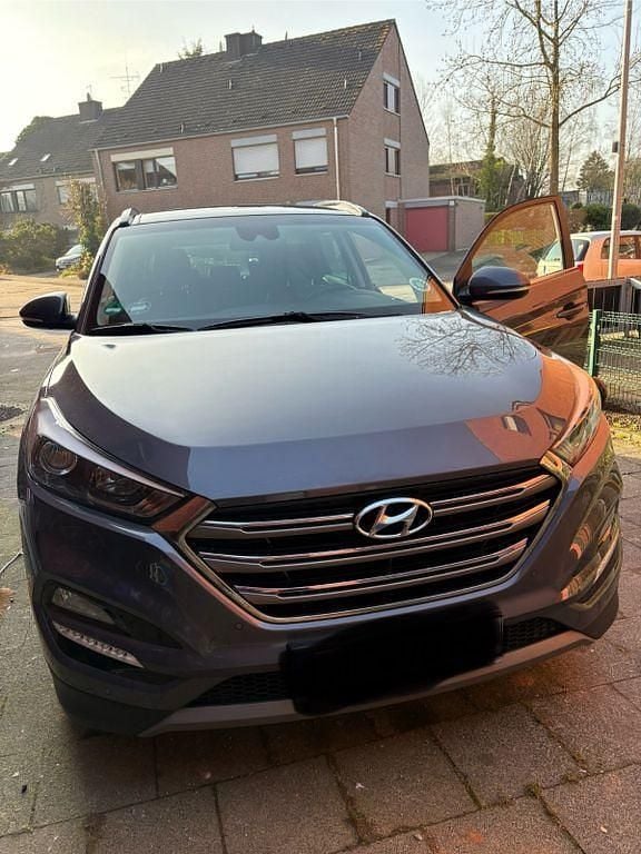 Grau Gebraucht 2017 Hyundai Tucson Premium SUV | 14.200 € (Guter Preis) - Bild 1/4