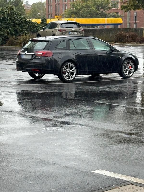 Gebraucht Opel Insignia 140 PS (102 kW) 2014 Schwarz Kombi