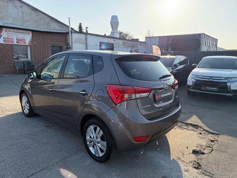 Gebraucht Hyundai ix20 90 PS (66 kW) 2010 Braun Kleinwagen