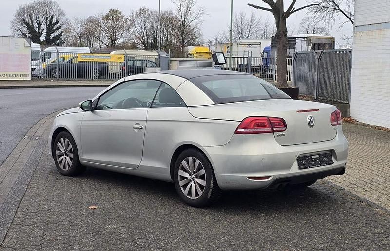 Gebraucht VW Eos Basis 140 PS (102 kW) 2011 Gold Cabrio