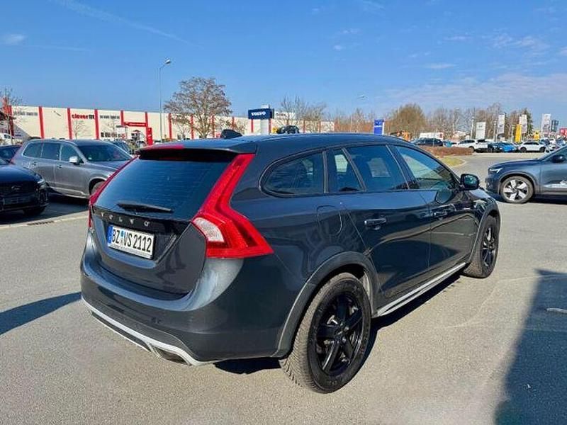 Gebraucht Volvo V60 CC Summum 150 PS (110 kW) 2016 Grau Kombi