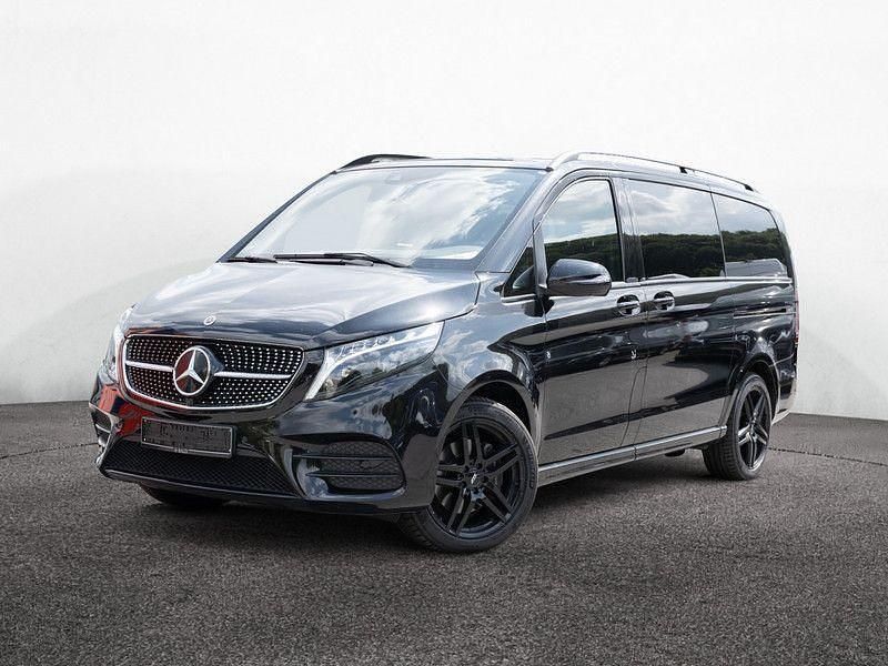 Schwarz obsidianschwarz metallic Gebraucht 2024 Mercedes V300 Avantgarde Van / Kleinbus | 69.790 € (Guter Preis) - Bild 1/4