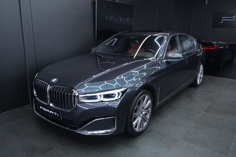 Grau Gebraucht 2019 BMW 745e Limousine | 53.900 € (Teuer) - Bild 1/4