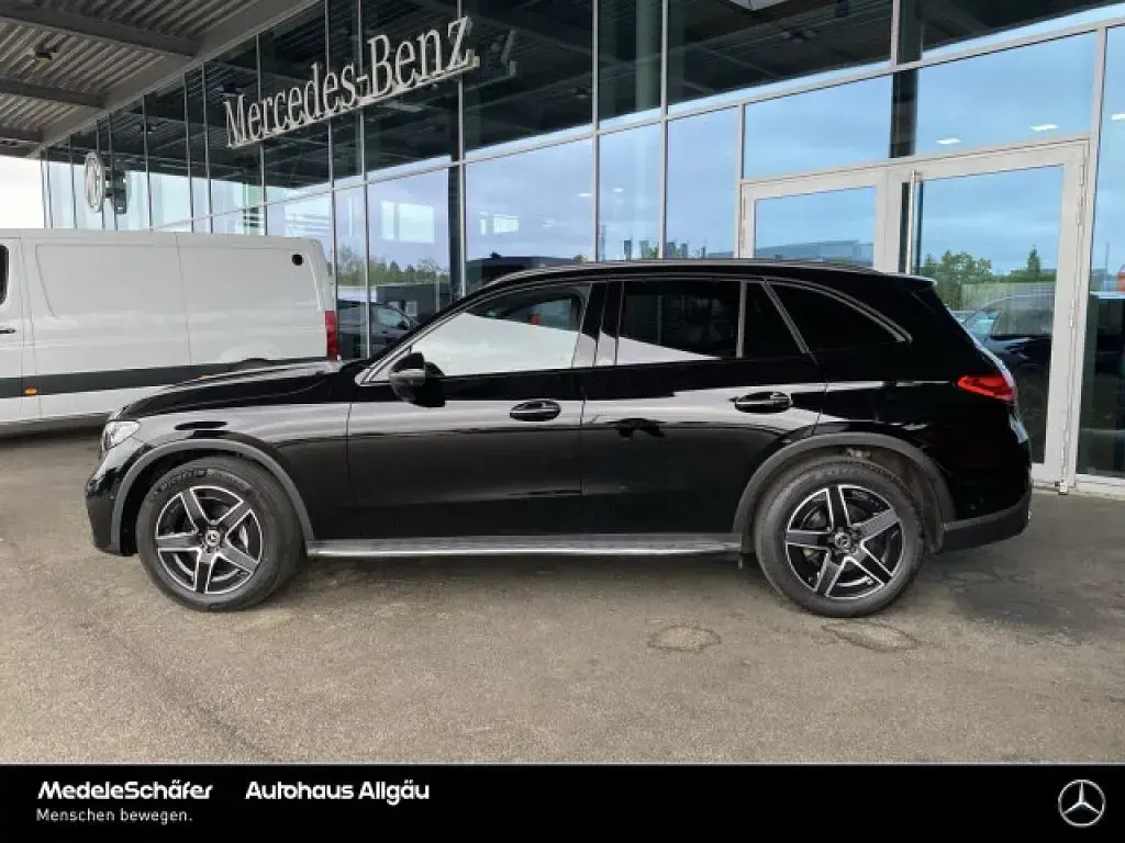 Gebraucht Mercedes GLC300 AMG 269 PS (197 kW) 2023 Unilack schwarz SUV